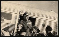 Fotografie 2.WK, General der Wehrmacht mit Ordensspange & Orden Halskreuz steig 