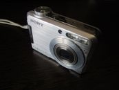 Retro Tech - Sony Cyber-Shot DSC-S700  7.2 MP Digital Camera 3X optical + Case
