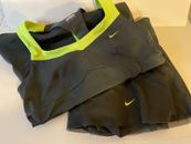 Nike Mujer Tenis DRI-Fit Gris Verde Neón Top Med y Skort Grande 