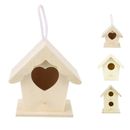 Casa de pájaro de madera con diseño de corazón para anidación al aire libre y encanto de jardín