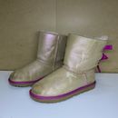 UGG Bailey Bow II schimmernde Stiefel Größe UK 4 EU 37 rosa Fuchsia Lammfell Schuhe