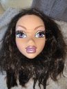 VINTAGE BRATZ STYLING HEAD WITH ROOTED EYE LASHES ( Missing Base)