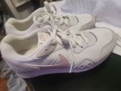 Zapatos Nike para mujer 9 Venture Runner Tenis blancas para correr pista velocista 