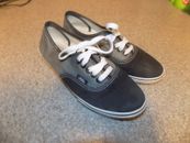 VANS MENS SIZE 5.5 WOMENS SIZE 7 GRAY AND BLACK CANVAS SHOES