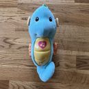 Soothe & Glow Seahorse muñeca de felpa para niños pequeños Fisher-Price musical juguete para bebés 2019