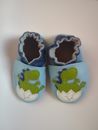 Zapatos suaves para bebé Robeez 0-6 meses. Cuero azul. Dinosaurios.