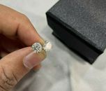 Pendientes de tachuelas de diamantes naturales de corte redondo de 3 clavijas para mujer de 0,50 quilates en oro blanco de 14 K