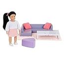 Lori – Mini Doll & Toy Living Room Furniture – 6-inch Doll & Dollhouse Accessories – Sofa, Pouffe, Table, Rug, Pillows – Play Set for Kids – 3 Years + – Yuni’s Cozy Sofa Set