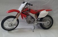 Juguete de bicicleta de tierra modelo Honda rojo y blanco CRF 450R usado 👀