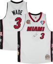 Camiseta deportiva de Dwyane Wade Miami Heat blanca firmada por Mitchell & Ness de la corte de 2023 en la parte delantera