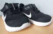 Nike Revolution 5 schwarz/weiß Jungen 4,5 Kleinkind Schuhe