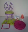 LOTE de silla de metal púrpura American Girl McKenna muñeca loft ~ alfombra verde ~ lámpara ~ otoma