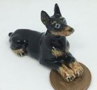 Verlegen Keramik Dobermann Welpe Hund Tumdee Puppenhaus Miniaturornament KD7