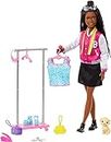 Barbie Brooklyn Filmset-Spielset - Puppe und Zubehör für kreatives Spielen, inklusive Kleiderständer, Kleiderbügel und thematischen Teilen, für Kinder ab 3 Jahren, HNK96