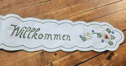 Vtg Beautiful German Table Runner Banner Embroidered Herzlich Willkommen 64 inch