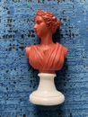 "Statua greca busto Artemide fatta a mano - eleganti accenti arancioni per arredamento casa"