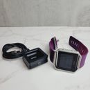 Rastreador de actividad física Fitbit Blaze FB502 con pequeña banda púrpura y cargador