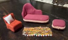 Antica sedia mobile in miniatura fatta a mano, sgabello lungo sedia, tappeto casa bambole