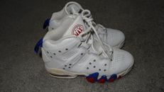 Nike Air Max 2 White 488246-100 Size 12c child shoes slightly used