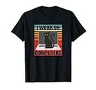 I Work On Computers Distracting Cat on Laptop Drôle Rétro T-Shirt