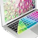 kwmobile Copritastiera compatibile con Apple MacBook Air 13''/Pro Retina 13''/15'' (bis Mitte 2016) A1369, A1466, A1502, A1425, A1398 - Pellicola in silicone per tastiera QWERTZ (Germania) - PC Skin Keyboard Arcobaleno multicolore / verde / blu