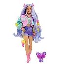 Barbie EXTRA - Kurvenreich mit 15 Zubehörteilen und Tierchen, Gelenkiger Körper, Outfit mit Sweater, Oberteil, Shorts, Stiefeln und Accessoires, für kreatives Styling ab 3 Jahren, HKP95