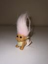 Troll - Mini pañal blanco pelo rosa para bebé gateante de 2" - Bib Russ amarillo - ducha