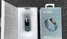 Boxed Fitbit Charge 5 Activity Tracker - Stahl blau/platin Edelstahl