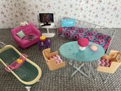 Paquete de muebles Barbie x4 juegos, sala de estar, cama de día, mesa de cocina y bañera