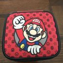 Estuche de transporte suave oficial Mario con manga roja para Nintendo 2DS