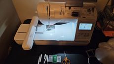 Brother PE800 Embroidery Machine Includes Accessories And Materials